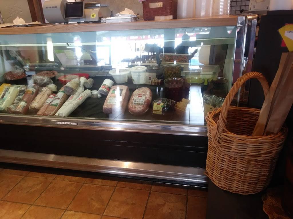 Ginos Italian Deli | restaurant | 4606 Verona Rd, Madison, WI 53711, USA | 6082731981 OR +1 608-273-1981