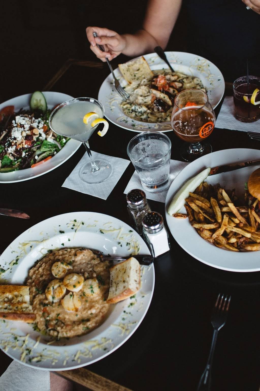 Woodmans Bar & Grill | restaurant | 31 Main St, Orono, ME 04473, USA | 2078664040 OR +1 207-866-4040