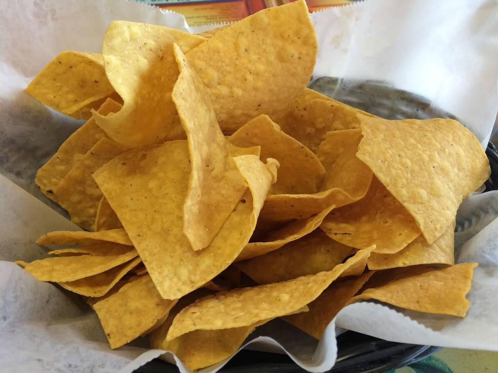 Chimis Fresh Mex | restaurant | 12480 St Charles Rock Rd, Bridgeton, MO 63044, USA | 3148017916 OR +1 314-801-7916