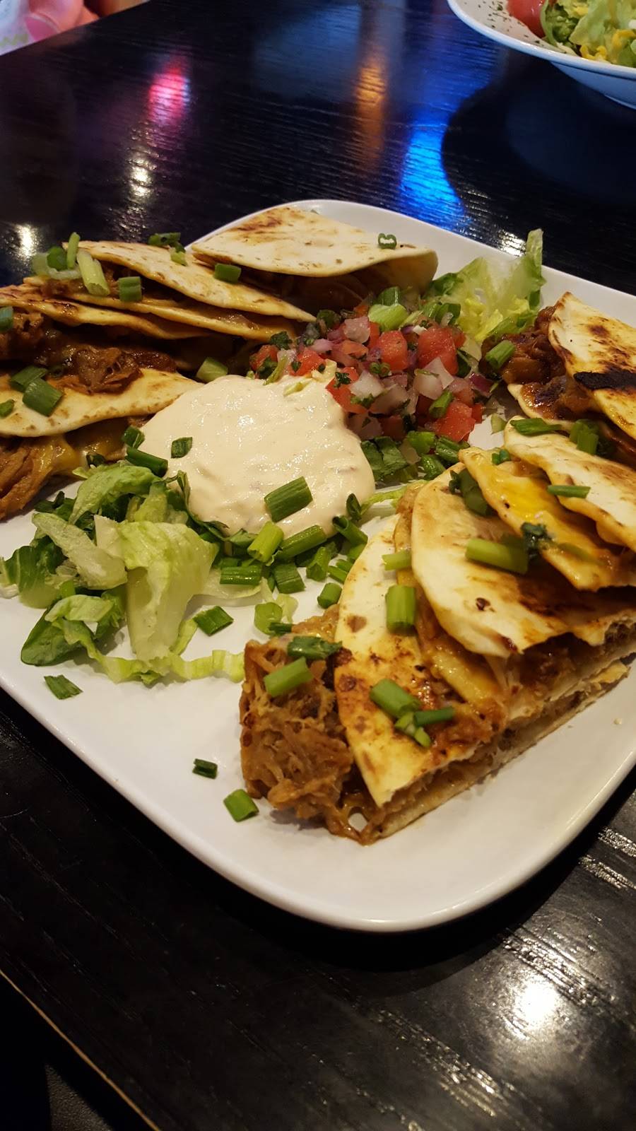 Barrel House | restaurant | 685 Avenue of the Cities Ste 4, Silvis, IL 61282, USA | 3092811427 OR +1 309-281-1427