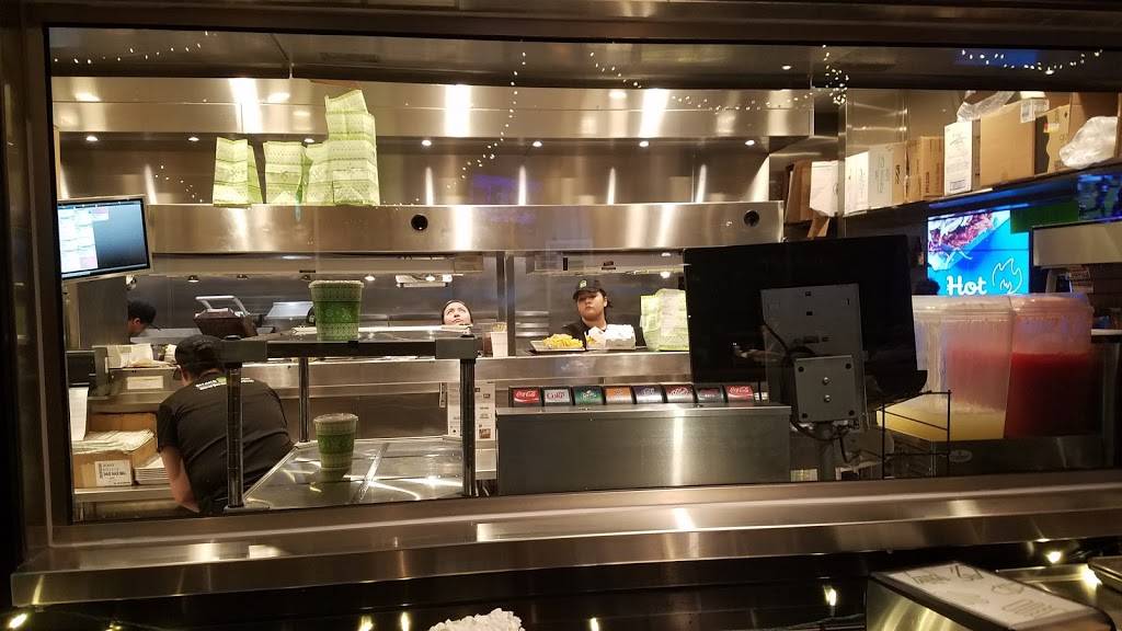 Shake Shack | restaurant | 675 Camino De La Reina, San Diego, CA 92108, USA | 6193911626 OR +1 619-391-1626