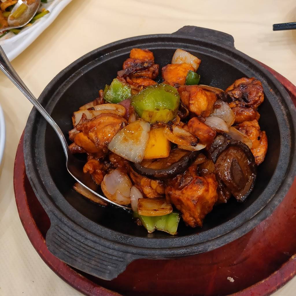 Golden Palace | restaurant | 4120 Delong St, Flushing, NY 11355, USA | 7188869588 OR +1 718-886-9588