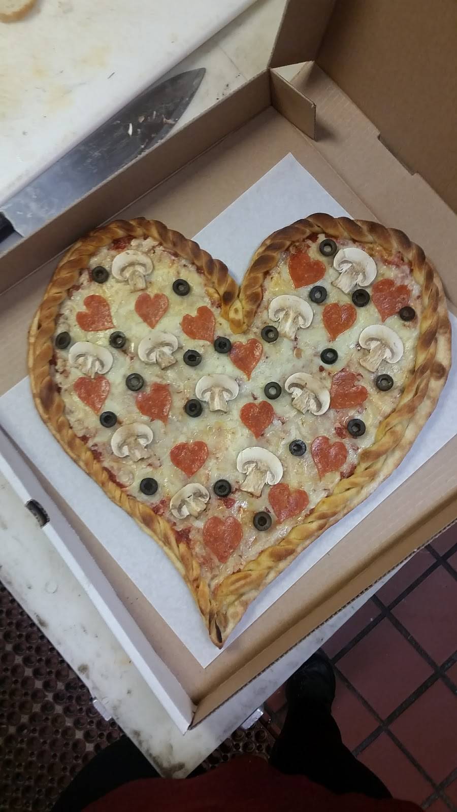 Farina Restaurant & Pizzeria | restaurant | 516 CT-80, Guilford, CT 06437, USA | 2034579111 OR +1 203-457-9111