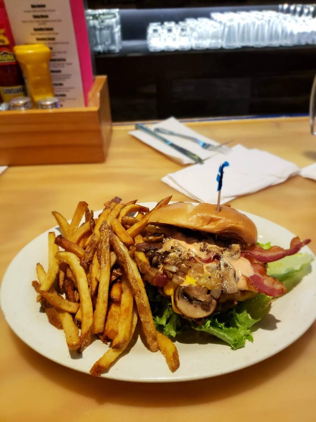 Kooky Canuck | restaurant | 1250 N Germantown Pkwy #123, Cordova, TN 38016, USA | 9018002453 OR +1 901-800-2453