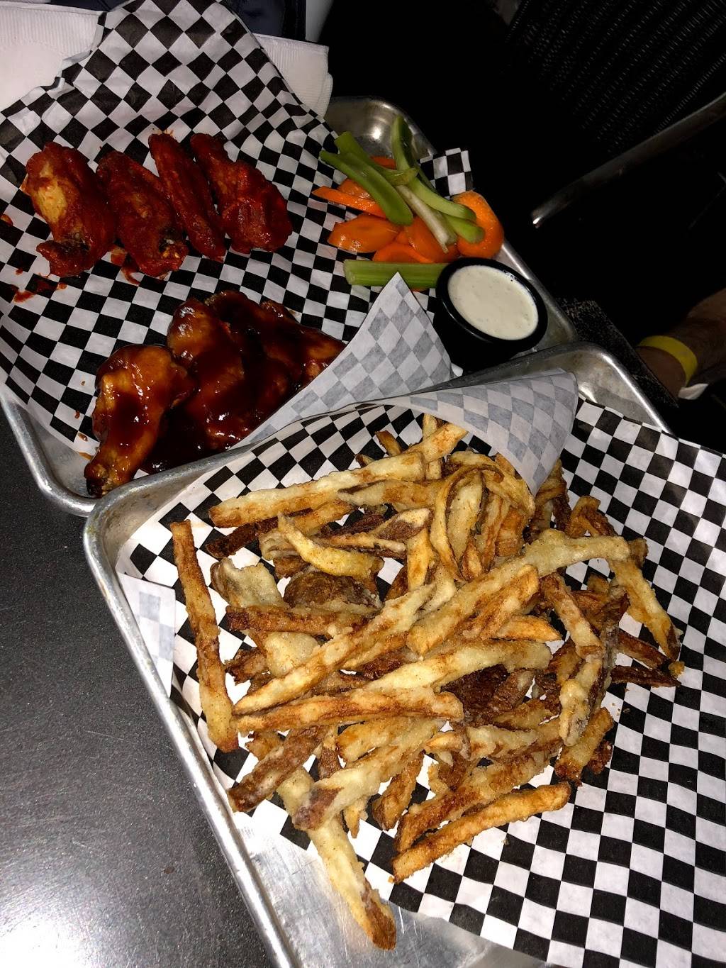 Wakefield Crowbar | restaurant | 954 Wakefield Dr, Houston, TX 77018, USA | 7136868388 OR +1 713-686-8388