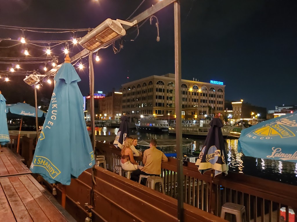 Harp Irish Pub | restaurant | 113 E Juneau Ave, Milwaukee, WI 53202, USA | 4142890700 OR +1 414-289-0700