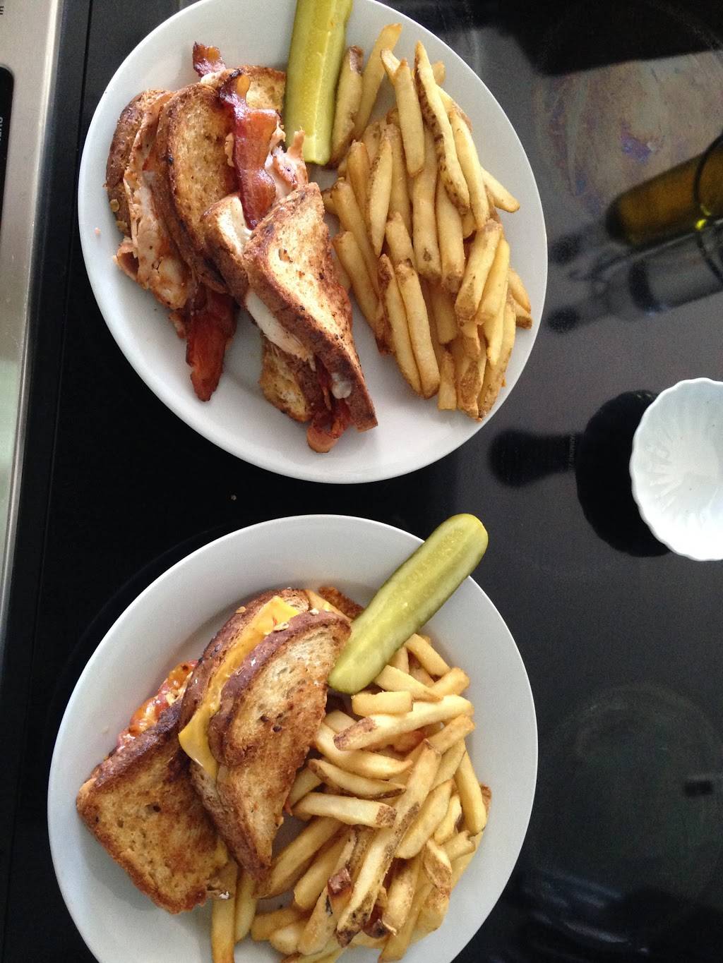 Ocean Alley Restaurant & Beach Bar | restaurant | 900 N Broadwalk, Hollywood, FL 33019, USA | 9549216171 OR +1 954-921-6171