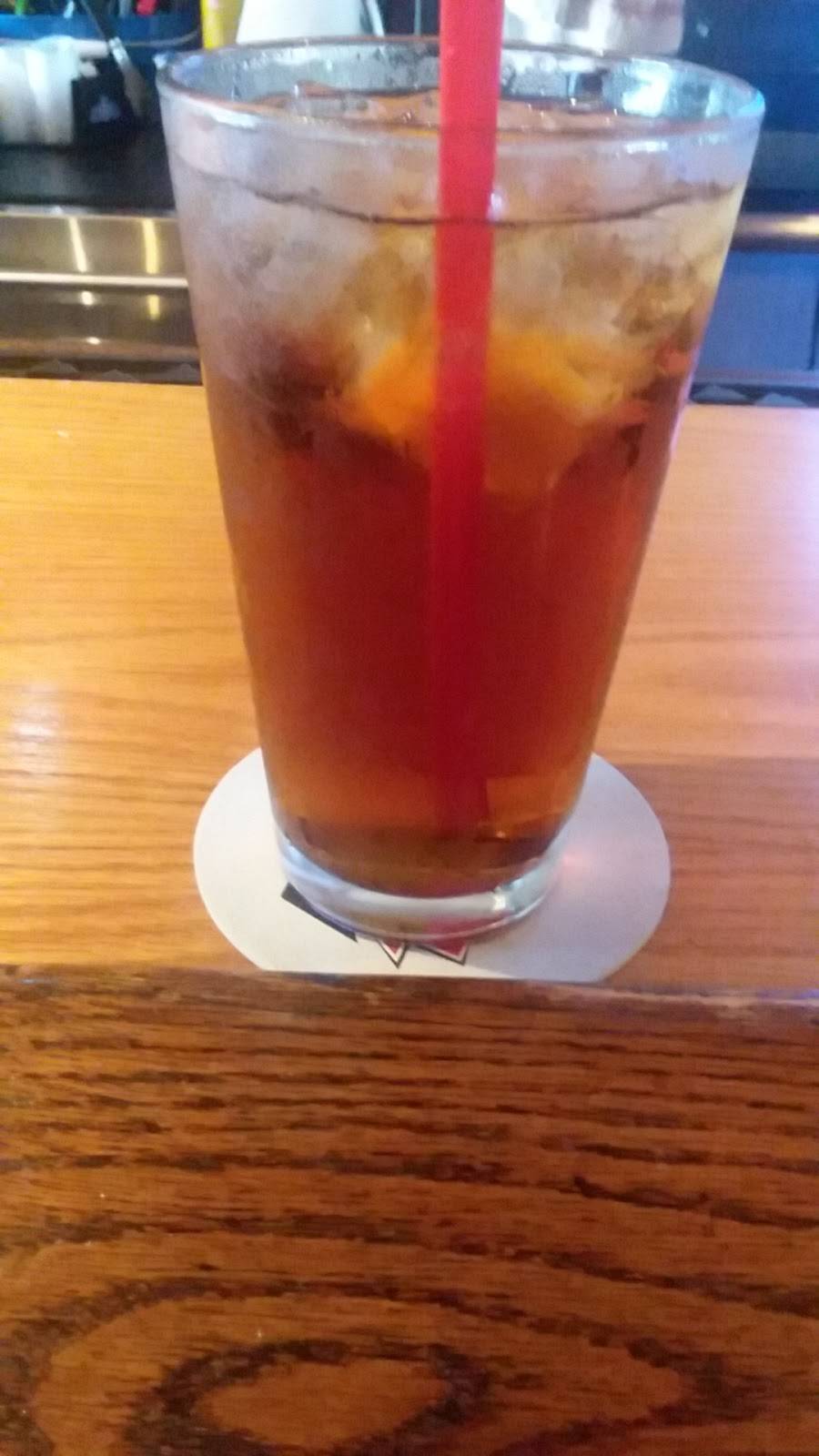 Off The Traxx | restaurant | 3144 Oak Park Ave # A, Berwyn, IL 60402, USA | 7086374430 OR +1 708-637-4430