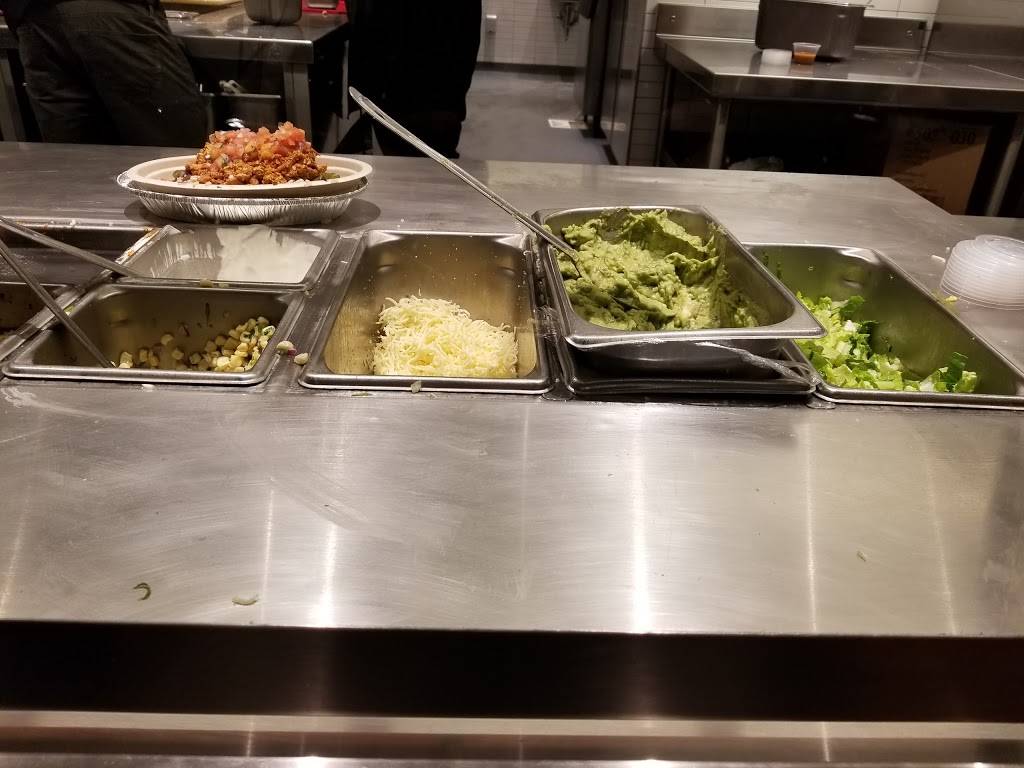 Chipotle Mexican Grill | restaurant | 10150 Reisterstown Rd #40, Owings Mills, MD 21117, USA | 4433949121 OR +1 443-394-9121