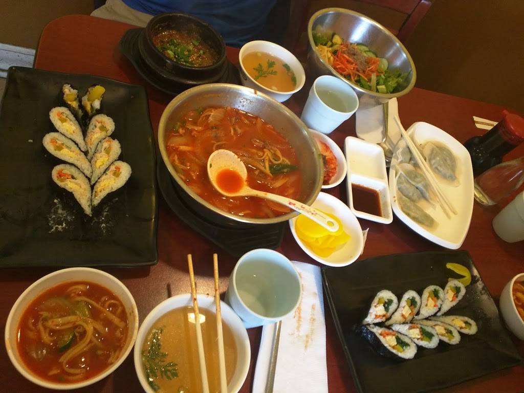 Mandu Lang Kimbob Eiang LLC | restaurant | 7217 Columbia Pike, Annandale, VA 22003, USA | 7036428668 OR +1 703-642-8668