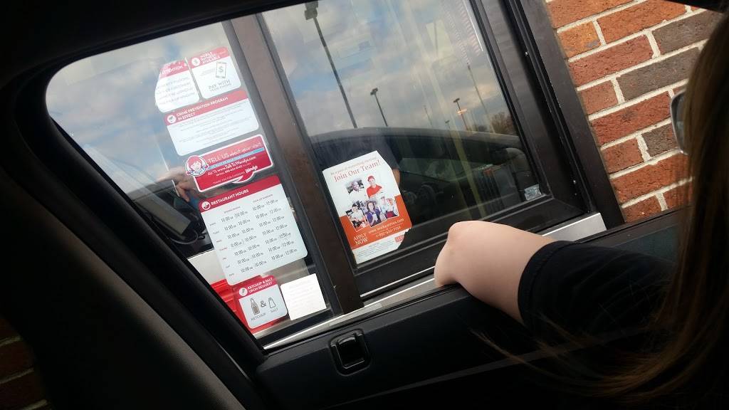 Wendys | restaurant | 2825 East Wabash Ave, Terre Haute, IN 47803, USA | 8122327905 OR +1 812-232-7905