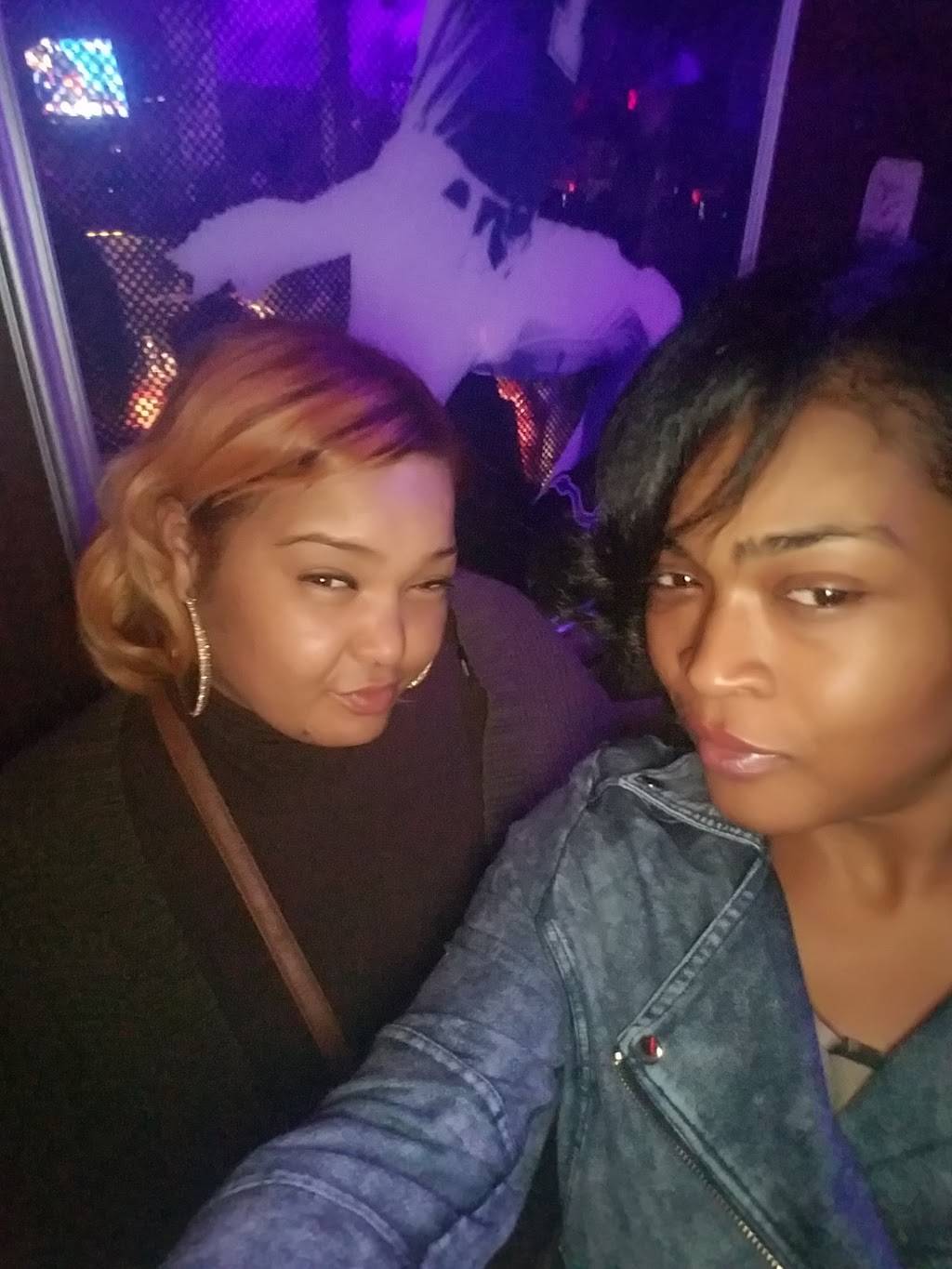 Cornerstone Village Bar & Grille | restaurant | 17315 Mack Ave, Detroit, MI 48224, USA | 3134991172 OR +1 313-499-1172