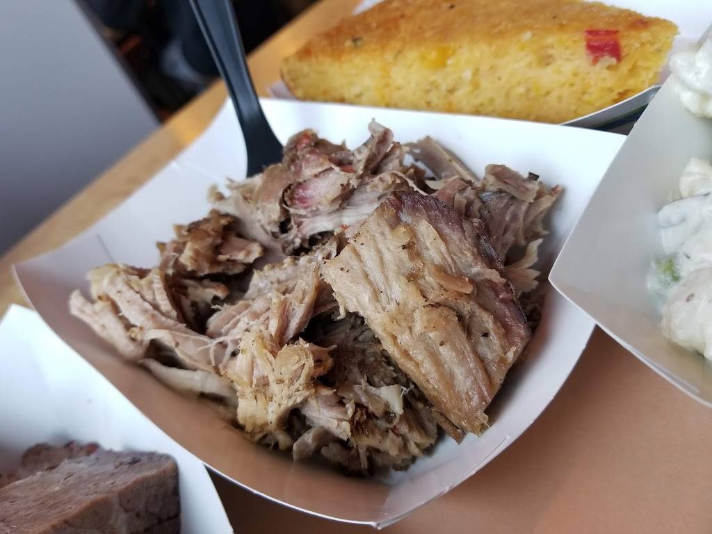 Beauty Barbecue & Smokehouse | restaurant | Bayview Village, South Parking Lot, 2901 Bayview Ave #300, North York, ON M2K 2S3, Canada | 6479436782 OR +1 647-943-6782
