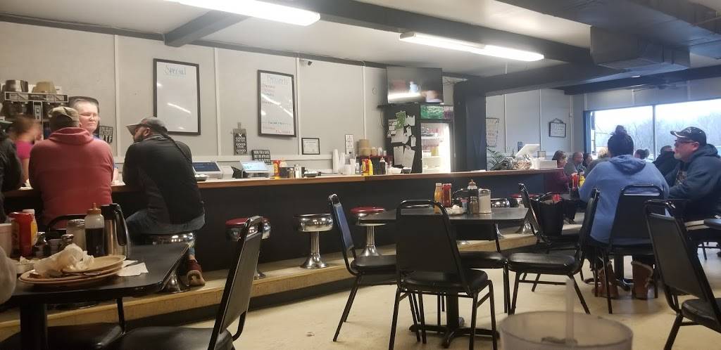 Slingers | restaurant | 4662 Gravois Rd, House Springs, MO 63051, USA | 6363753155 OR +1 636-375-3155