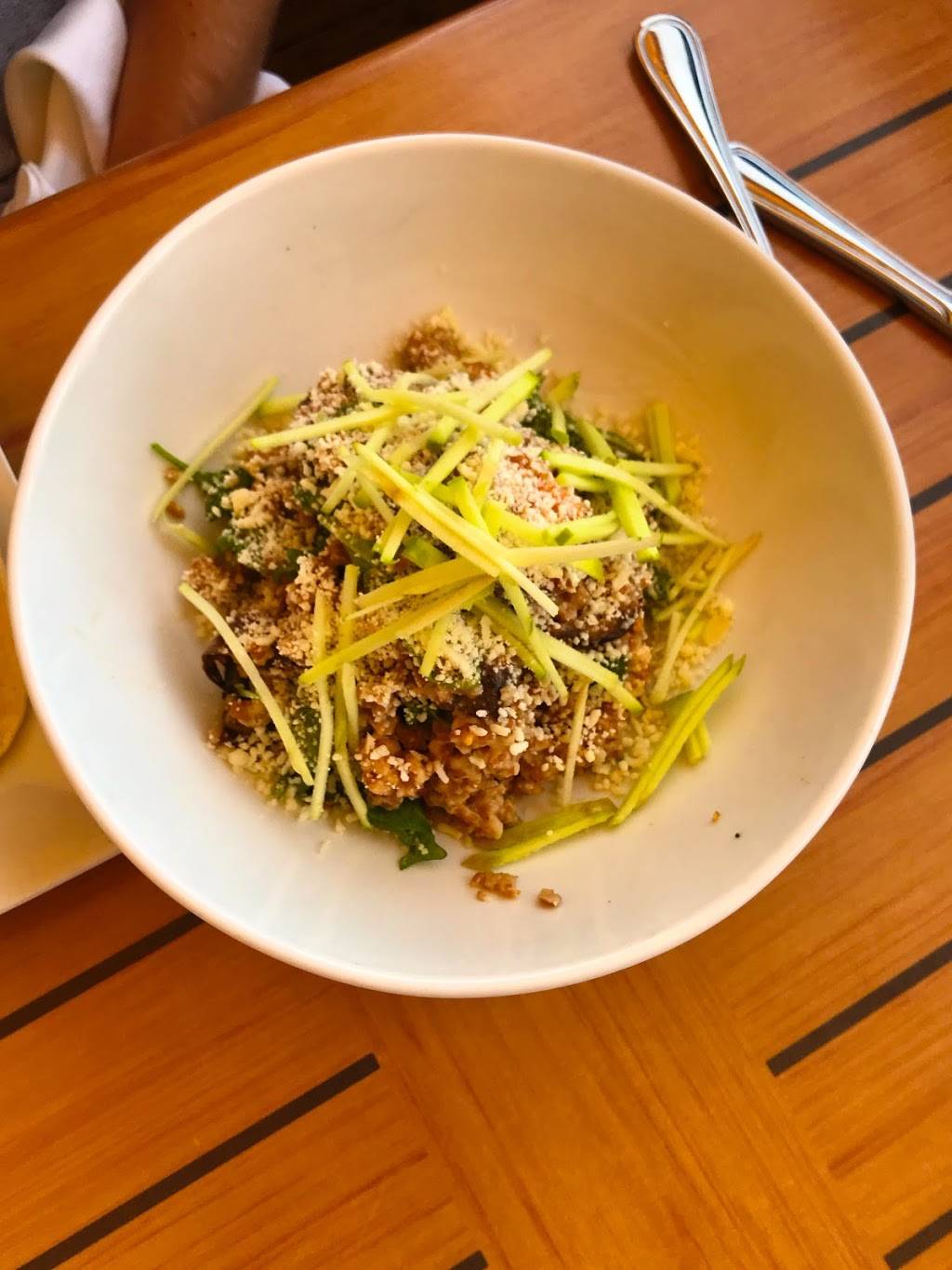 PORT Waterfont Bar & Grill | restaurant | 104 3rd St, Greenport, NY 11944, USA | 6313332501 OR +1 631-333-2501