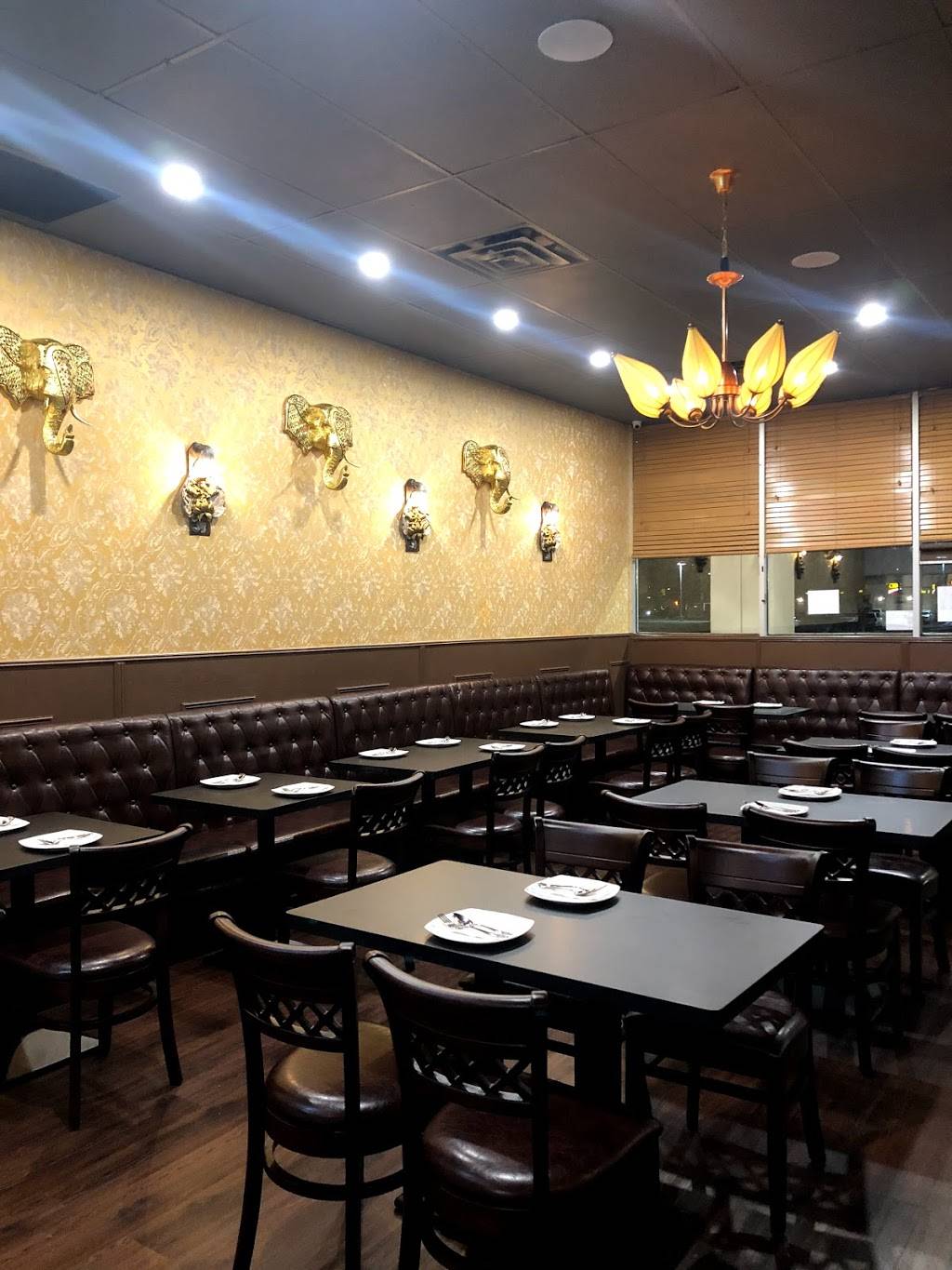 Twins Elephants Thai Restaurant & Bar | restaurant | 989 Fennell Ave E #29, Hamilton, ON L8T 1R1, Canada | 2896746088 OR +1 289-674-6088