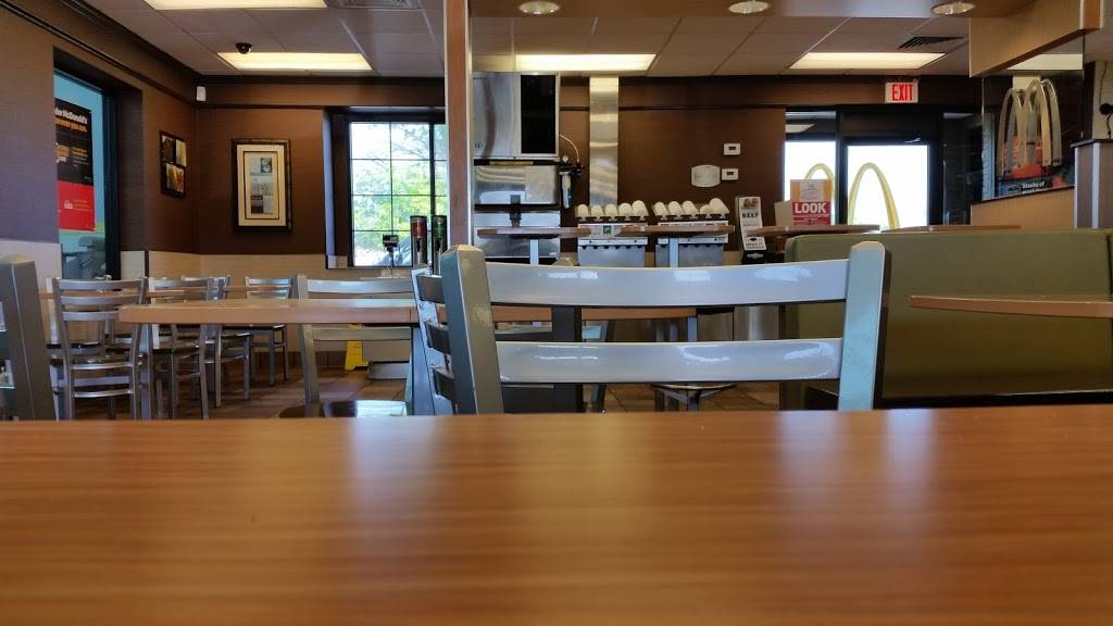 McDonalds | cafe | 1812 N Neil St, Champaign, IL 61820, USA | 2173595251 OR +1 217-359-5251