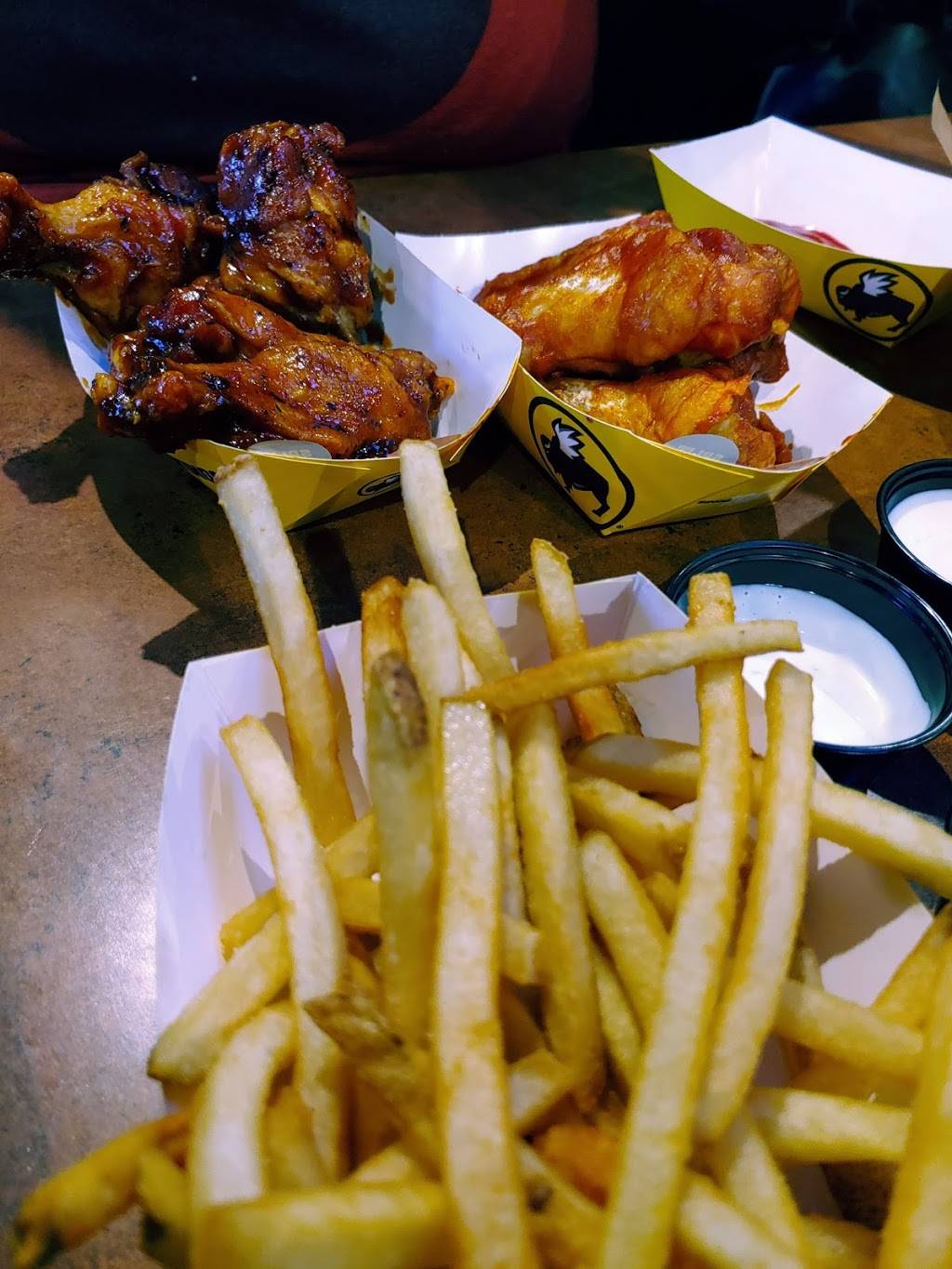 Buffalo Wild Wings | restaurant | 72-920 CA-111, Palm Desert, CA 92260, USA | 7607799464 OR +1 760-779-9464