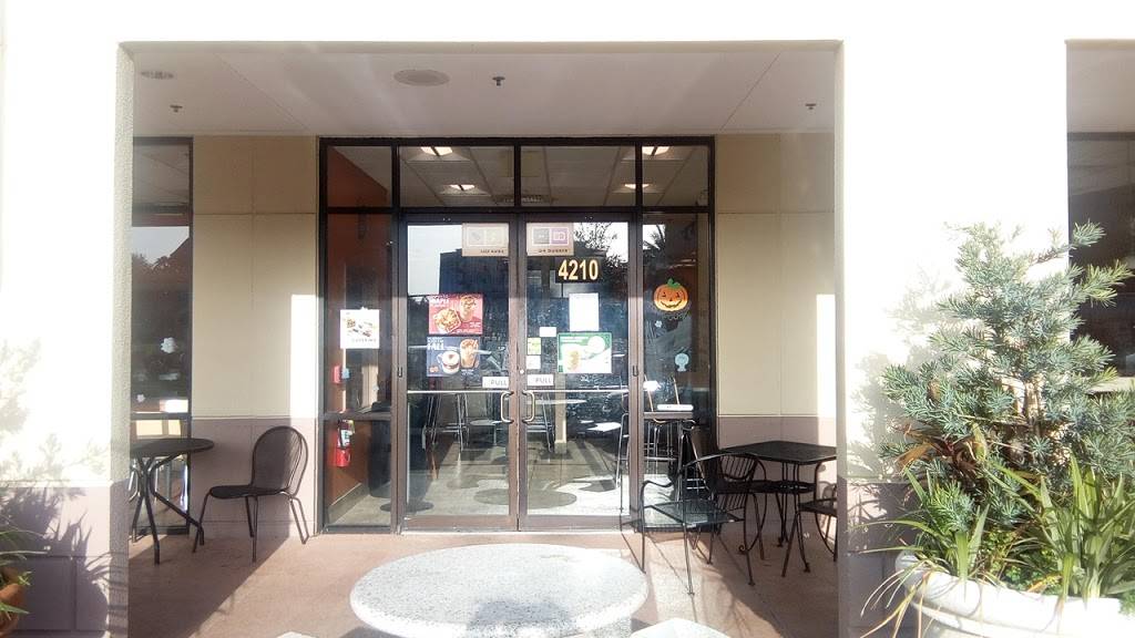 Dunkin | bakery | 4210 W Plaza Dr, Orlando, FL 32816, USA | 4078823688 OR +1 407-882-3688