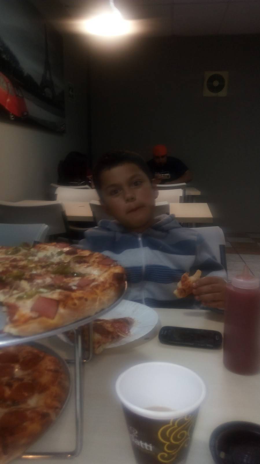 Maminos Pizza | restaurant | Avenida 20 de Noviembre 1083, Zona Centro, 22800 Ensenada, B.C., Mexico | 016461556111 OR +52 646 155 6111