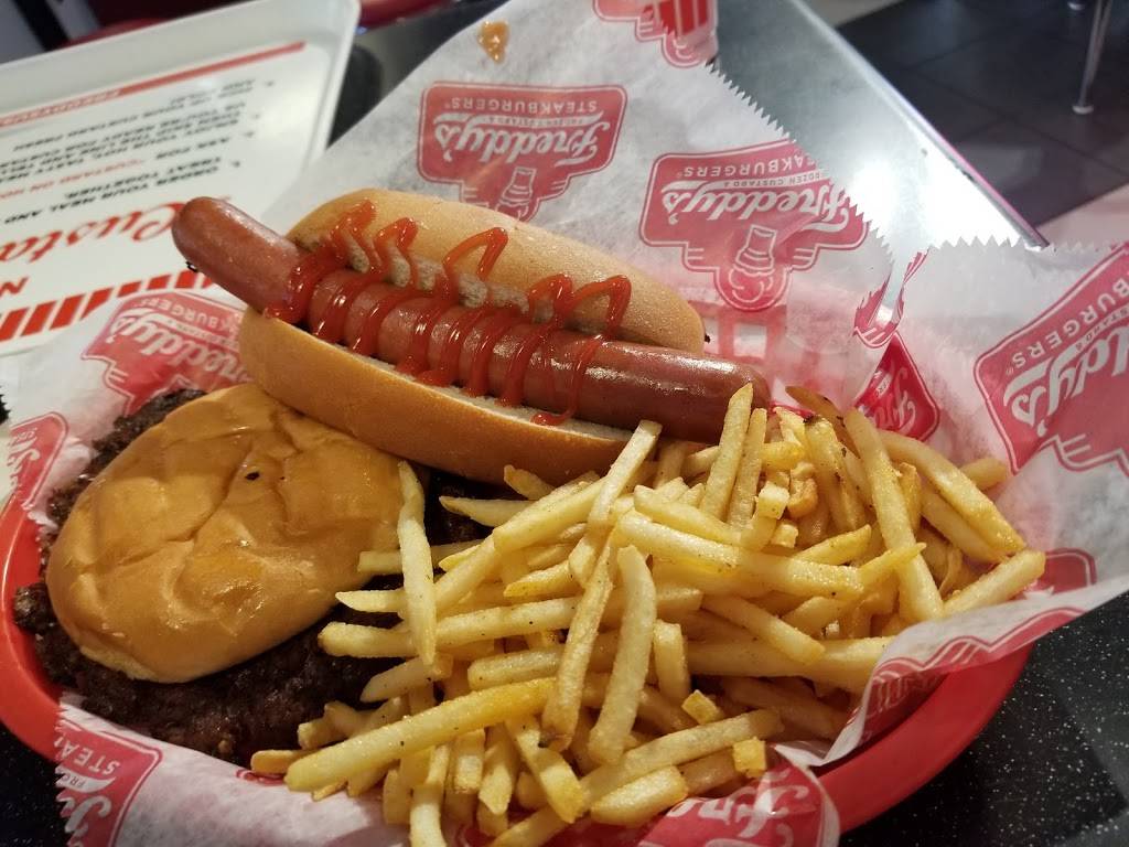 Freddys Frozen Custard & Steakburgers | restaurant | 916 W Kimberly Rd, Davenport, IA 52806, USA | 5633453000 OR +1 563-345-3000