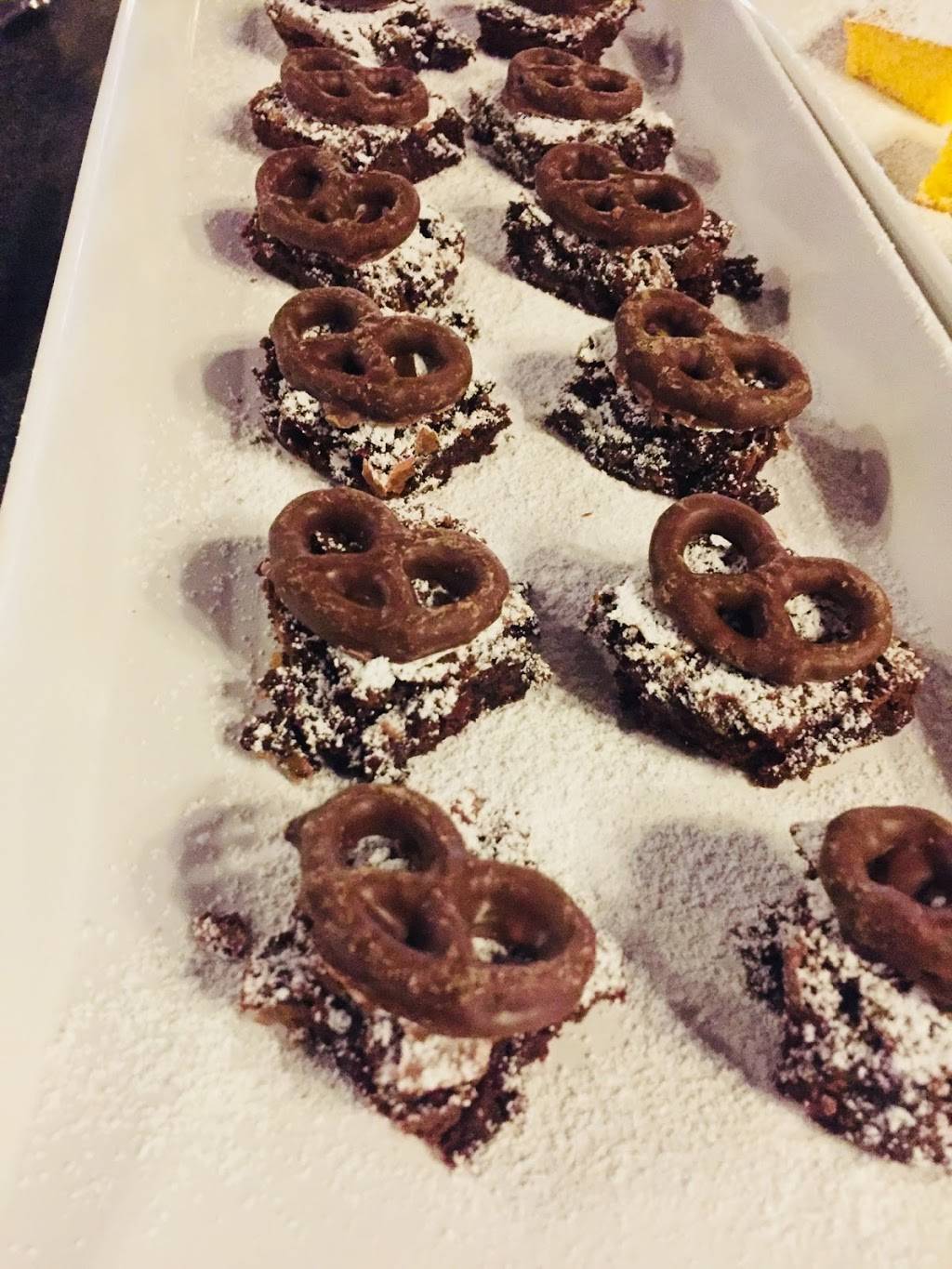 Smokehaus Restaurant | night club | 6633 Sportsmans Ln, Clarksville, TN 37042, USA | 2707984993 OR +1 270-798-4993