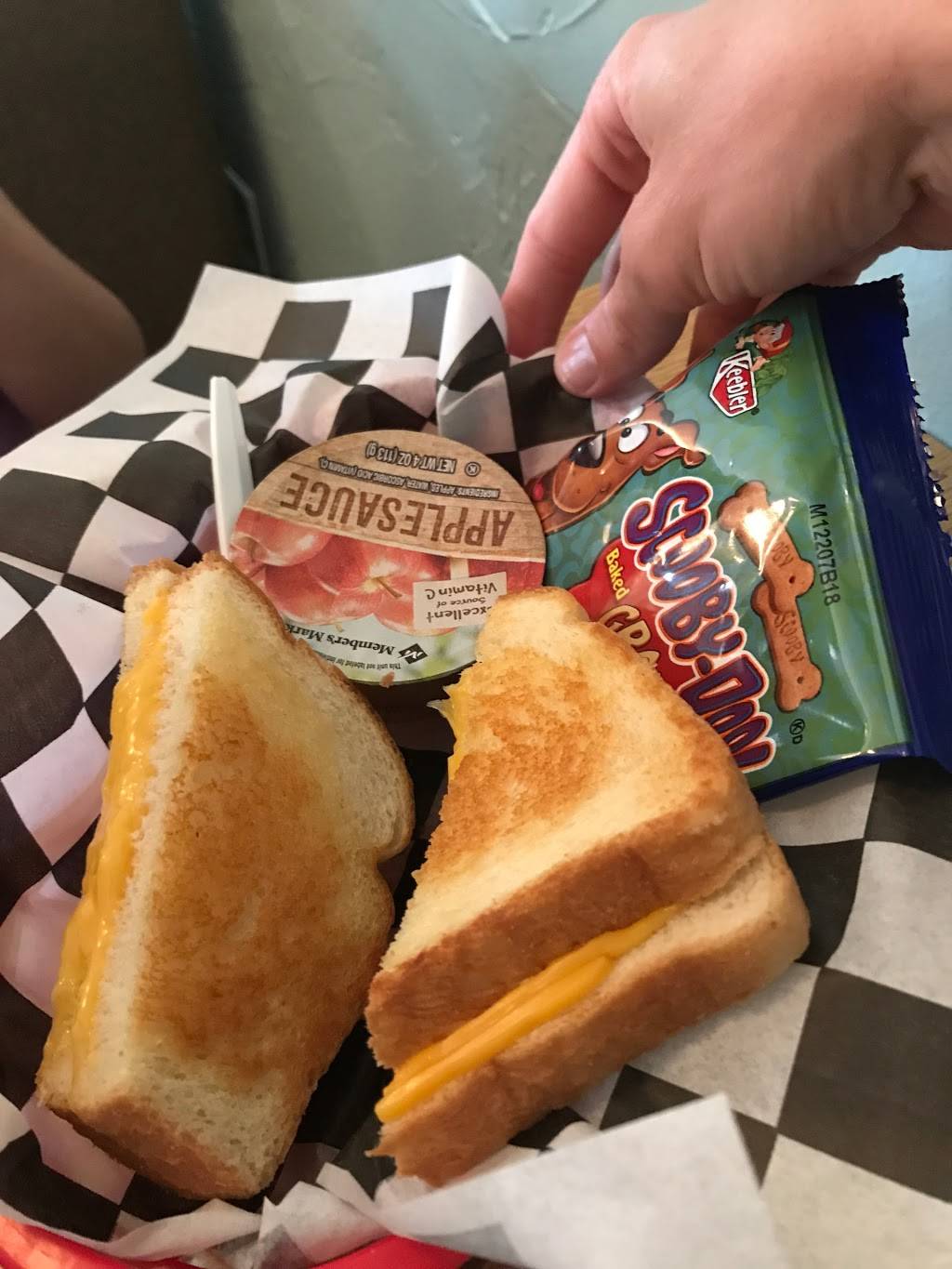 The Hungry Pelican | restaurant | 205 Budleigh St, Manteo, NC 27954, USA | 2524739303 OR +1 252-473-9303