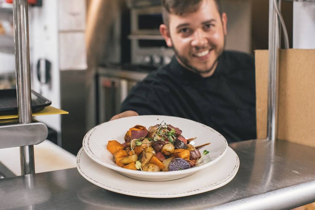 The Inn Kitchen - Farmhouse Bistro | restaurant | 560 S Water St, Marine City, MI 48039, USA | 8106765200 OR +1 810-676-5200