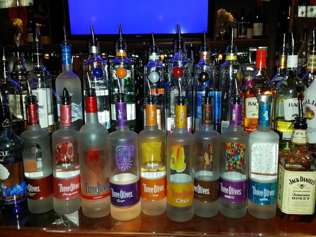 Cork & Canvas On 3rd Llc | restaurant | 322 3rd St NW, Canton, OH 44702, USA | 3304532263 OR +1 330-453-2263