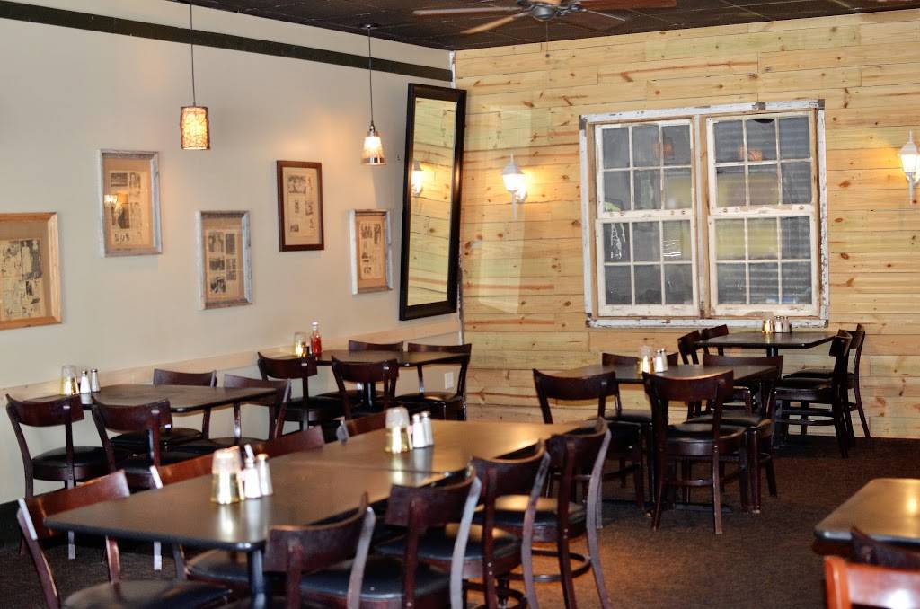 Old Town Grille | restaurant | 50 River Run Rd, Childersburg, AL 35044, USA | 2563785022 OR +1 256-378-5022