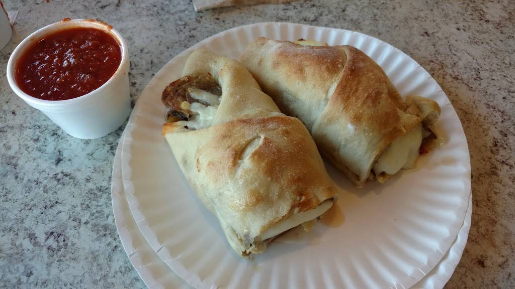 The Original Bizzarro Famous New York Pizza | restaurant | 4 Wave Crest Ave, Indialantic, FL 32903, USA | 3217244799 OR +1 321-724-4799