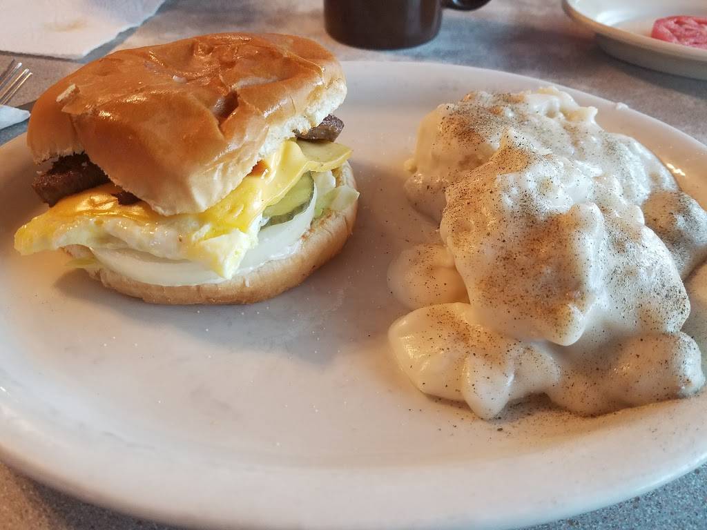 Four Winds Restaurant | restaurant | 1219 Sparta Pike, Lebanon, TN 37090, USA | 6154499909 OR +1 615-449-9909