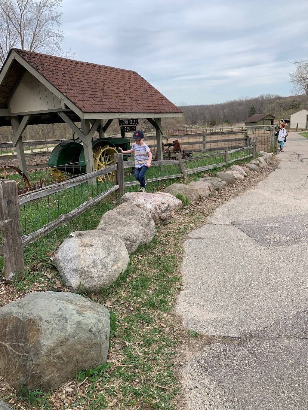 Kensington Farmhouse Grille | restaurant | 2240 W Buno Rd, Milford, MI 48380, USA | 2486848632 OR +1 248-684-8632