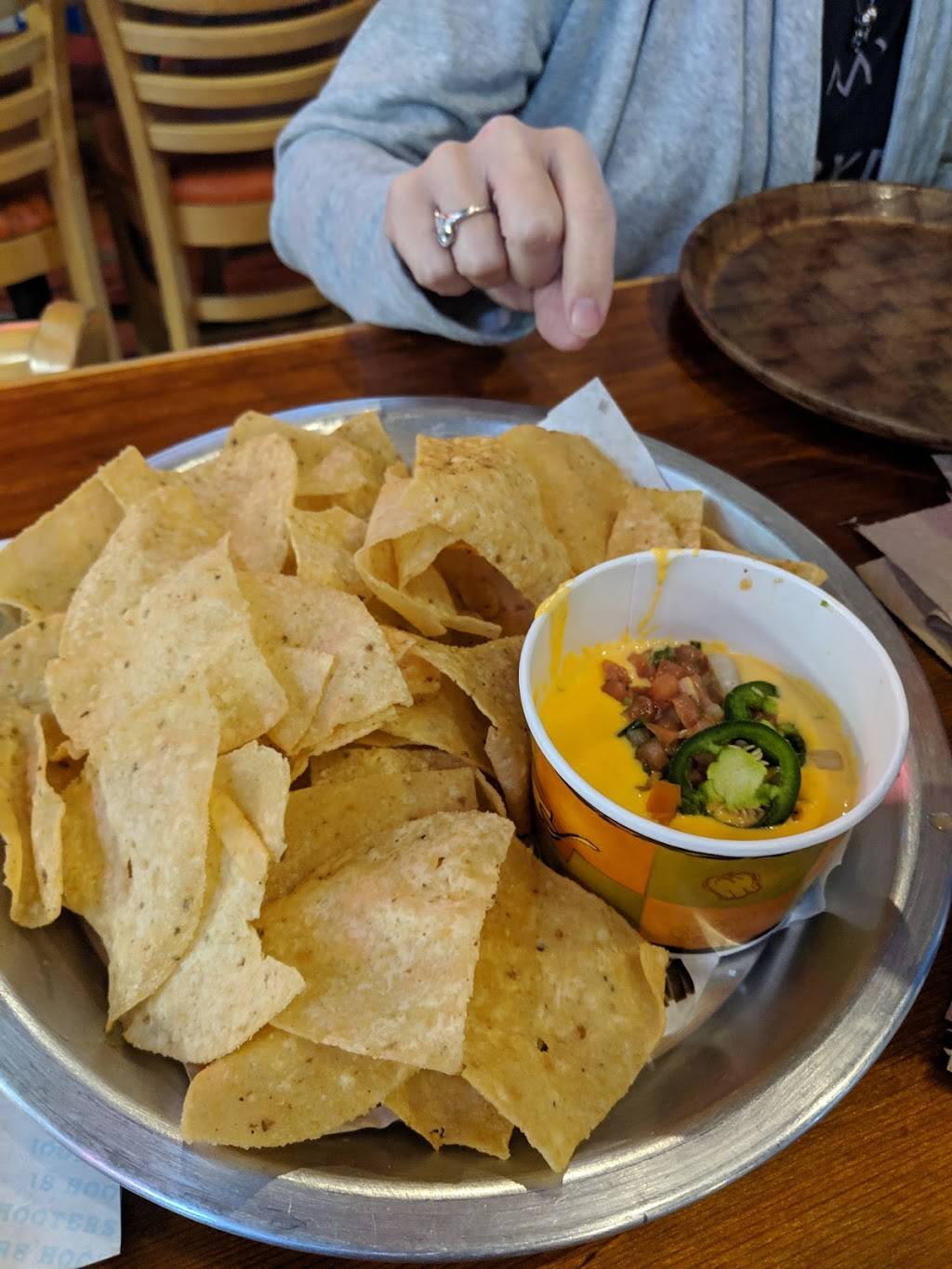 Hooters Of Anaheim | restaurant | 2438 E Katella Ave, Anaheim, CA 92806, USA | 7146349464 OR +1 714-634-9464