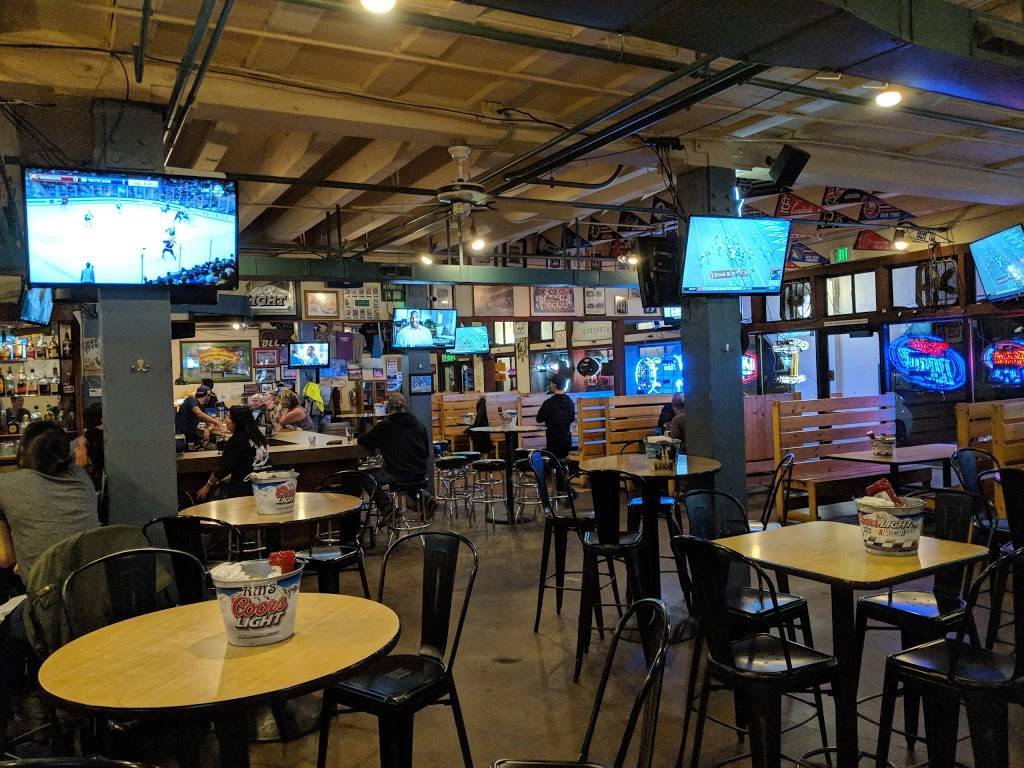 Blue Coyote Bar & Grill | restaurant | 10015 Palisades Dr, Truckee, CA 96161, USA | 5305877777 OR +1 530-587-7777