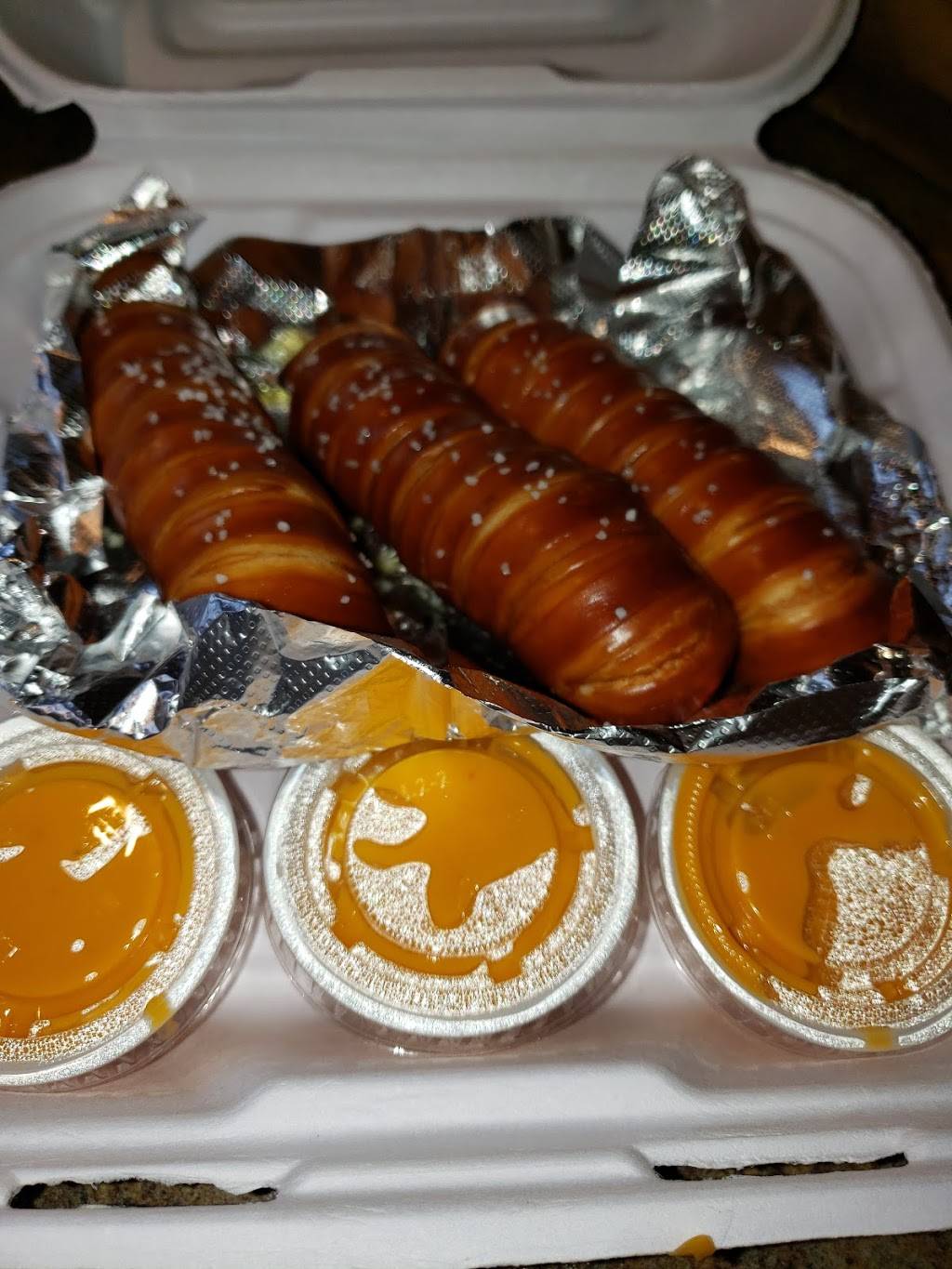 Bunks Place | restaurant | 703 E Diggins St, Harvard, IL 60033, USA | 8159434800 OR +1 815-943-4800