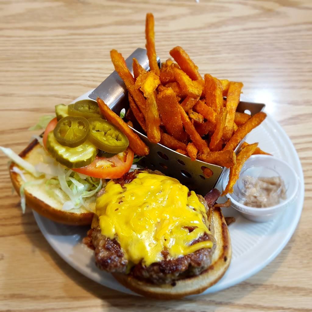 Family Table Cafe | restaurant | 3343 Auburn Rd, Auburn Hills, MI 48326, USA | 2482933351 OR +1 248-293-3351