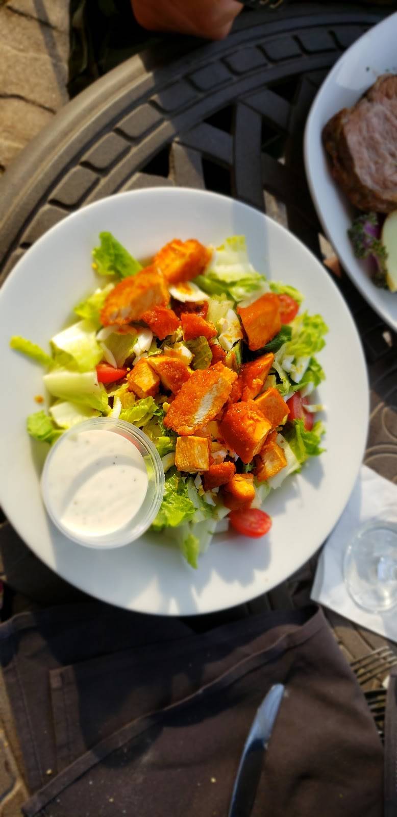 Theos Bar & Grille | restaurant | 3315 Hartzdale Dr, Camp Hill, PA 17011, USA | 7177376965 OR +1 717-737-6965