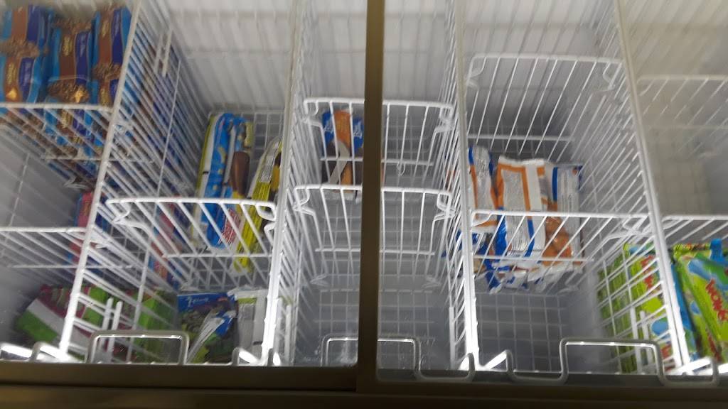 Sharks | restaurant | 3702 E 10th St, Indianapolis, IN 46201, USA | 3179865164 OR +1 317-986-5164