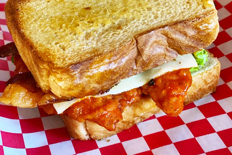 Drakes Burgers And Shakes | restaurant | 6560 Greatwood Pkwy #100, Sugar Land, TX 77479, USA | 2819377868 OR +1 281-937-7868