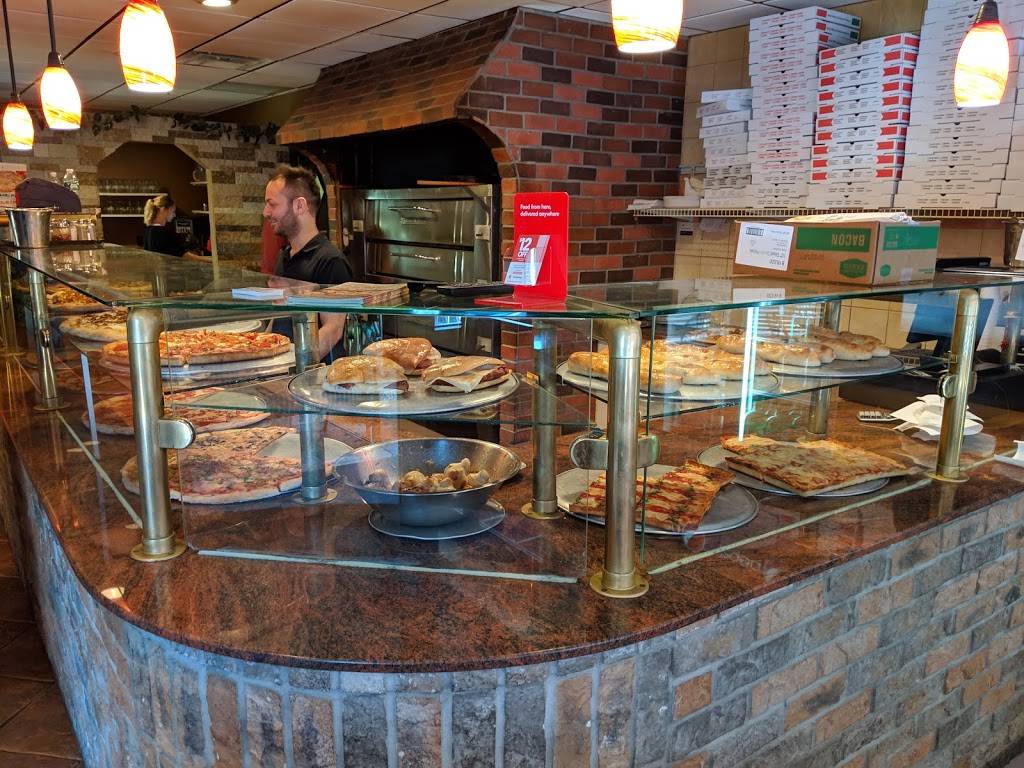 Maurizios Pizzeria & Ristorante | restaurant | 613 Hope Rd, Eatontown, NJ 07724, USA | 7325789280 OR +1 732-578-9280