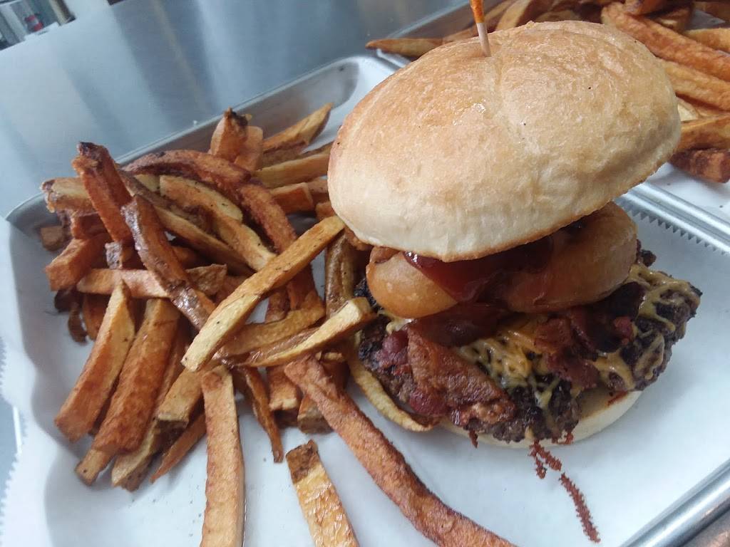 JAMMS Midnight Moon Saloon | restaurant | 1808 N Ridge Rd, Painesville, OH 44077, USA | 4407548696 OR +1 440-754-8696