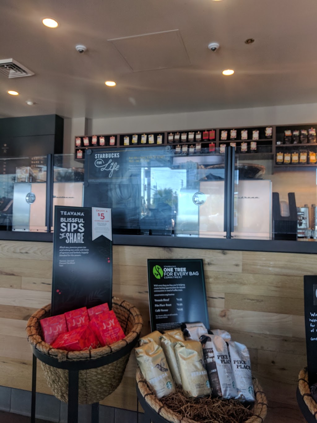 Starbucks | cafe | 13801 N 19th Ave, Phoenix, AZ 85023, USA | 4802661661 OR +1 480-266-1661