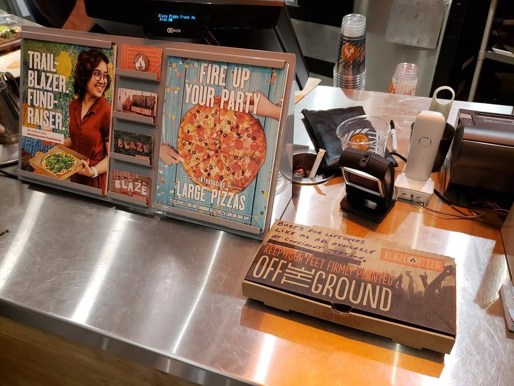 Blaze Pizza | restaurant | 187-12 Horace Harding Expy, Fresh Meadows, NY 11365, USA | 7183134488 OR +1 718-313-4488