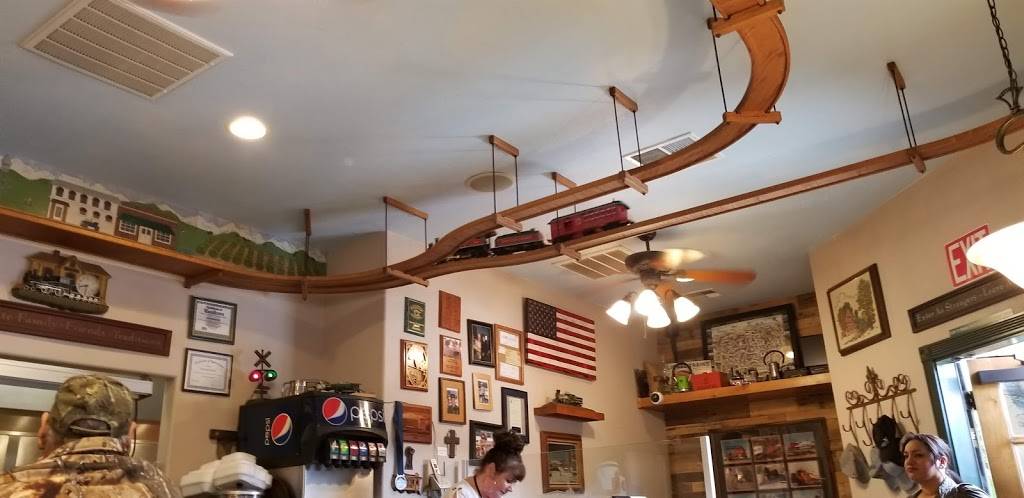 Exeter Whistle Stop | restaurant | 401 E Pine St, Exeter, CA 93221, USA | 5595921100 OR +1 559-592-1100