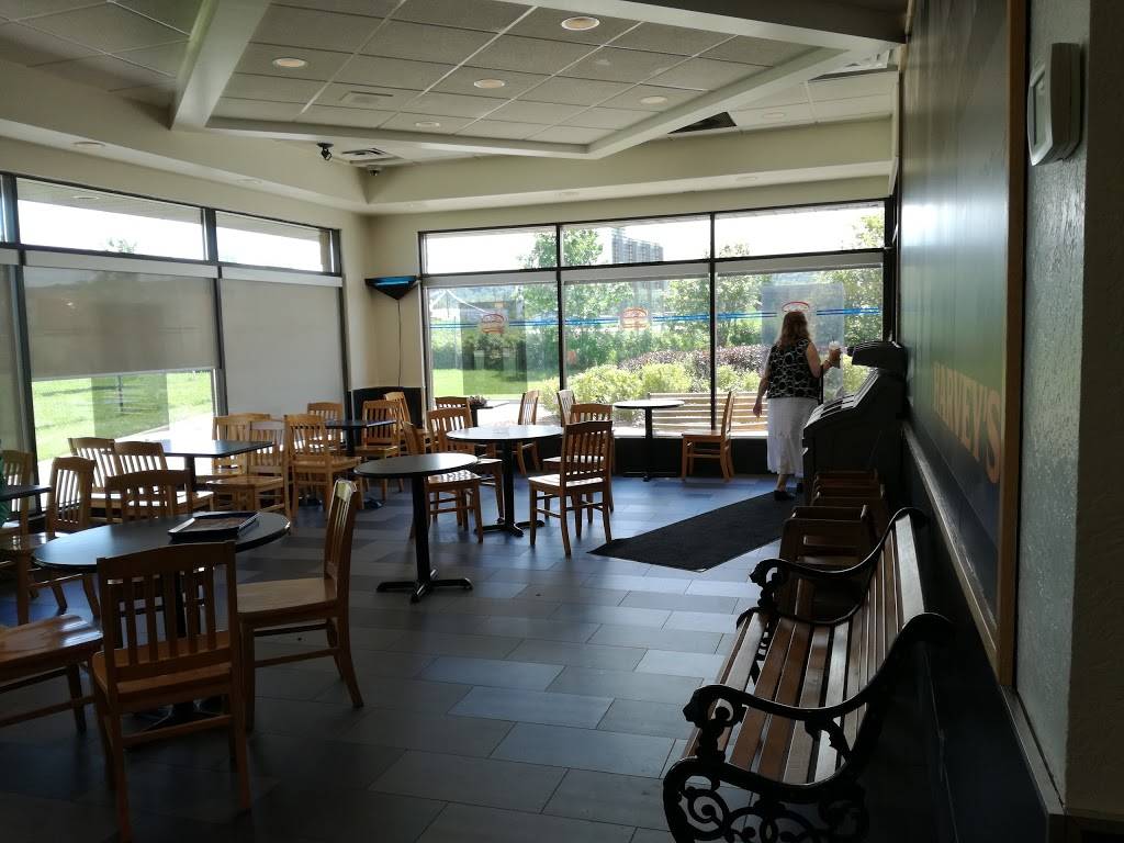 Harveys | restaurant | 5 Windward Dr RR#2, Grimsby, ON L3M 4E8, Canada | 9059457575 OR +1 905-945-7575