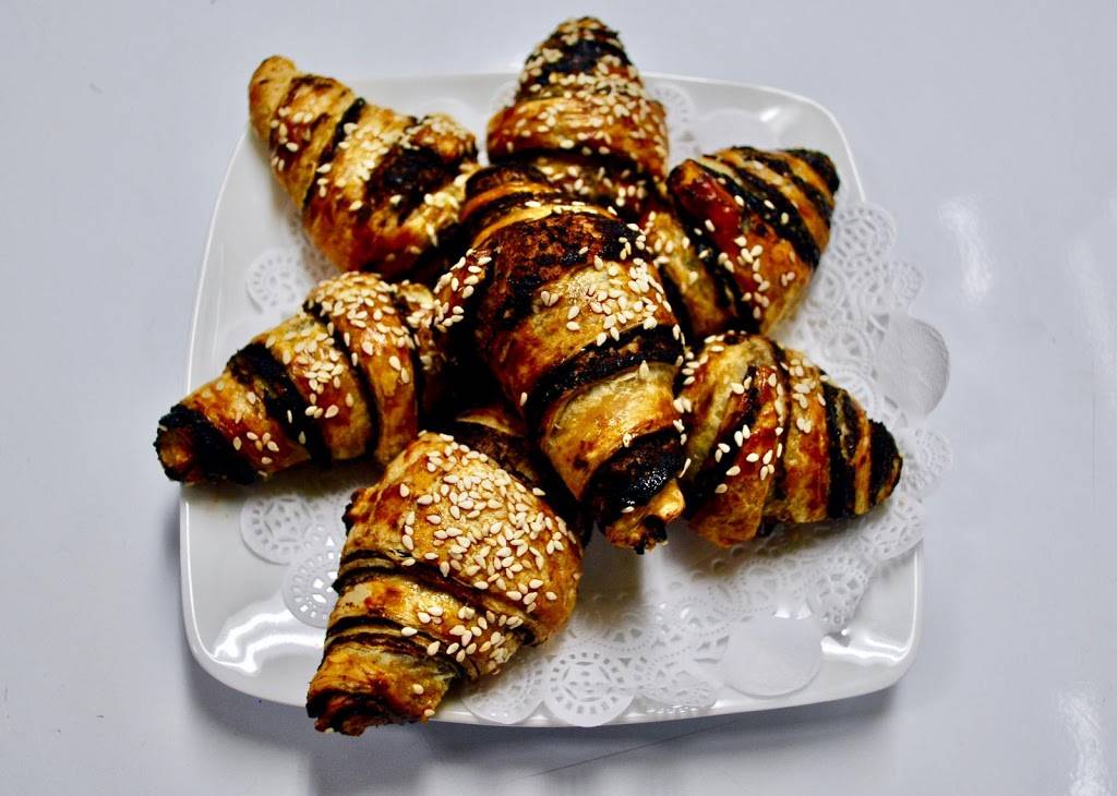 Delray Cafe and Restaurant | restaurant | The Big Apple Shopping Bazaar, 5283 W Atlantic Ave, Delray Beach, FL 33484, USA | 5612707772 OR +1 561-270-7772