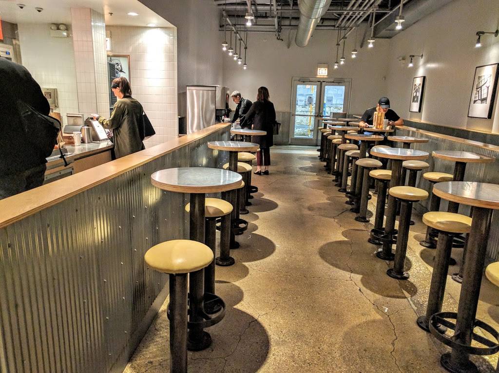 Chipotle Mexican Grill | restaurant | 210 W North Ave, Chicago, IL 60610, USA | 3123790536 OR +1 312-379-0536