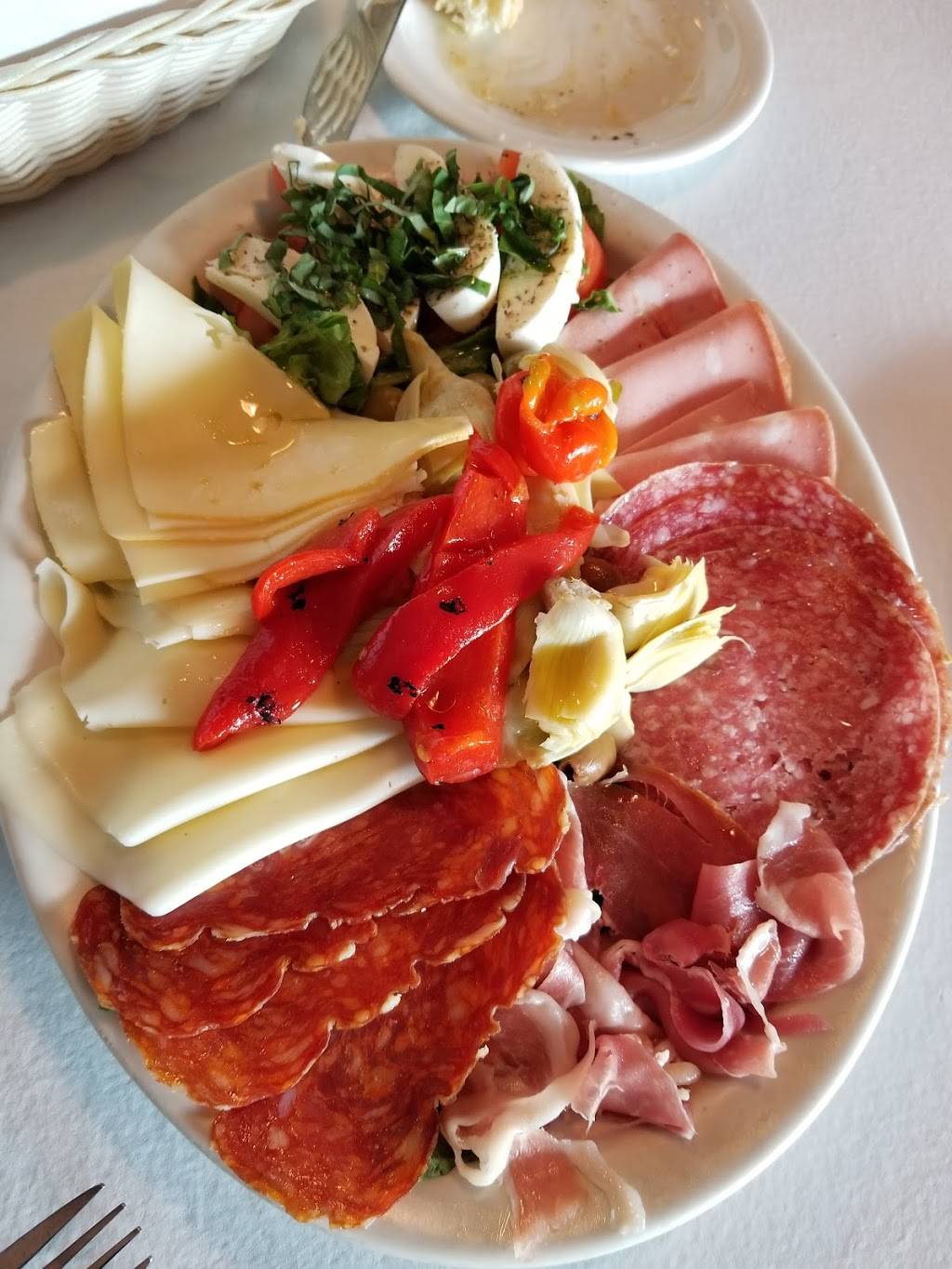 Lucianos | restaurant | 6135 Lakeside Dr #145, Reno, NV 89511, USA | 7758280400 OR +1 775-828-0400