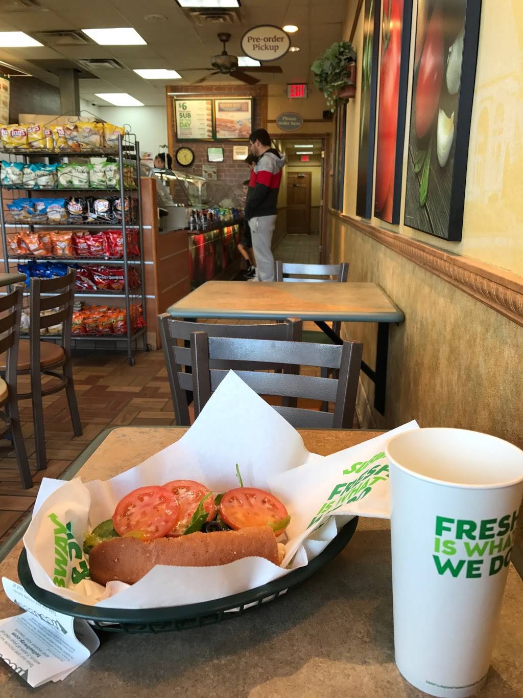 Subway Restaurants | restaurant | 22341 Pontiac Trail, South Lyon, MI 48178, USA | 2484379393 OR +1 248-437-9393